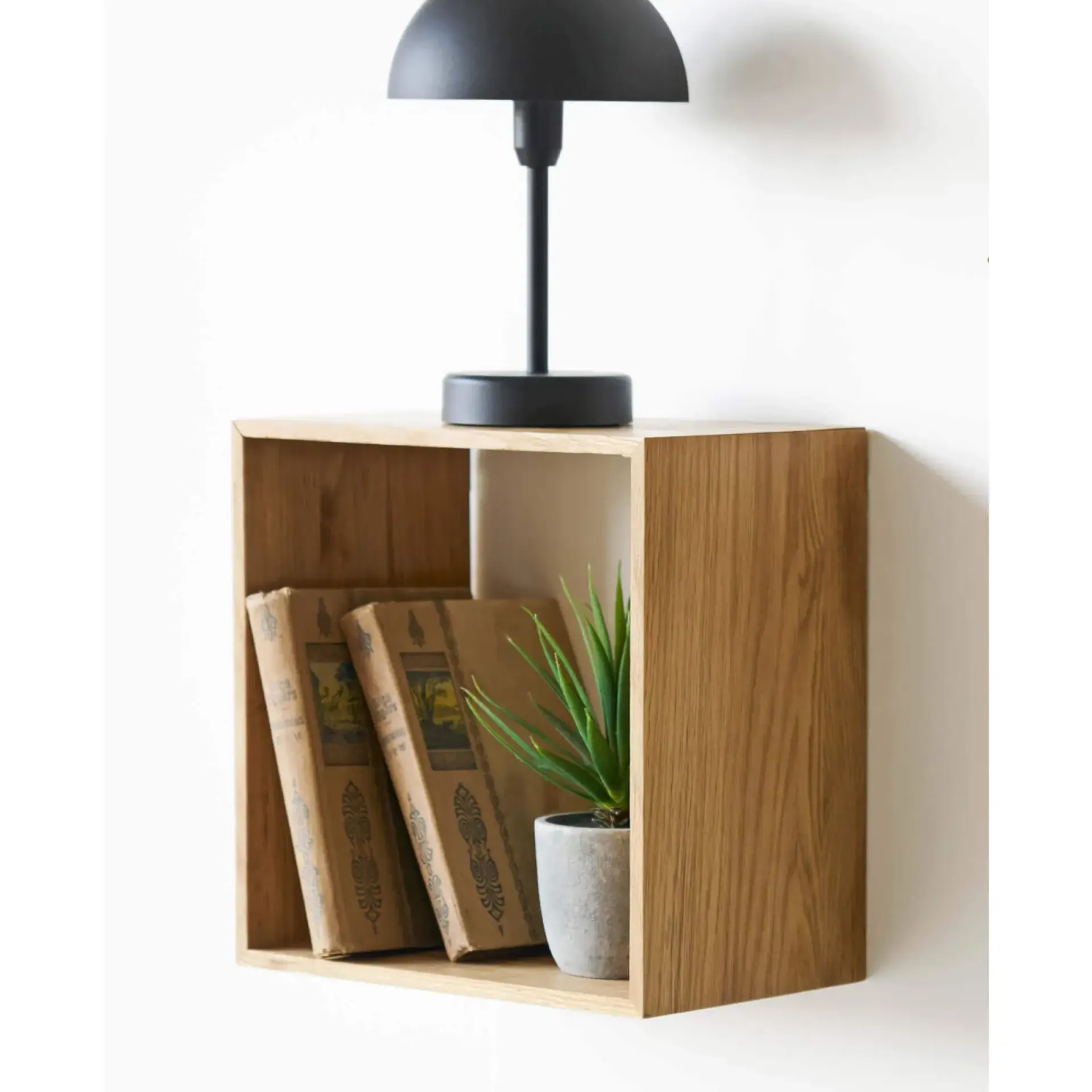 Discount Boliginteriør BOLIGINTERIØR VÆGHYLDE NATUR EG 30 X 18 X 30 CM