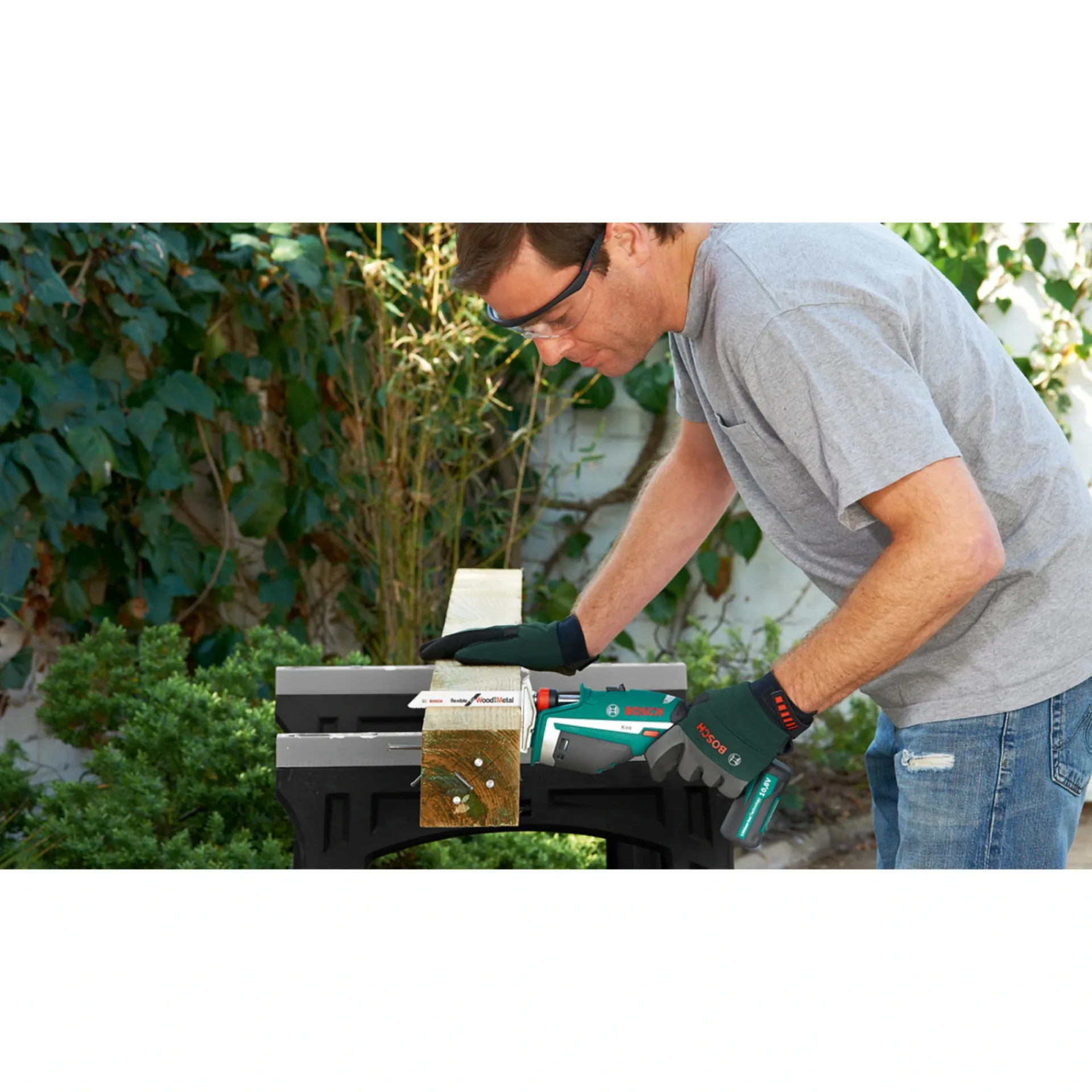 Clearance Bosch GRENSAV 15 CM UDEN BATTERI OG LADER