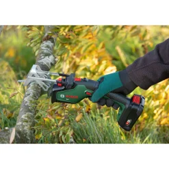 Clearance Bosch GRENSAV 15 CM UDEN BATTERI OG LADER