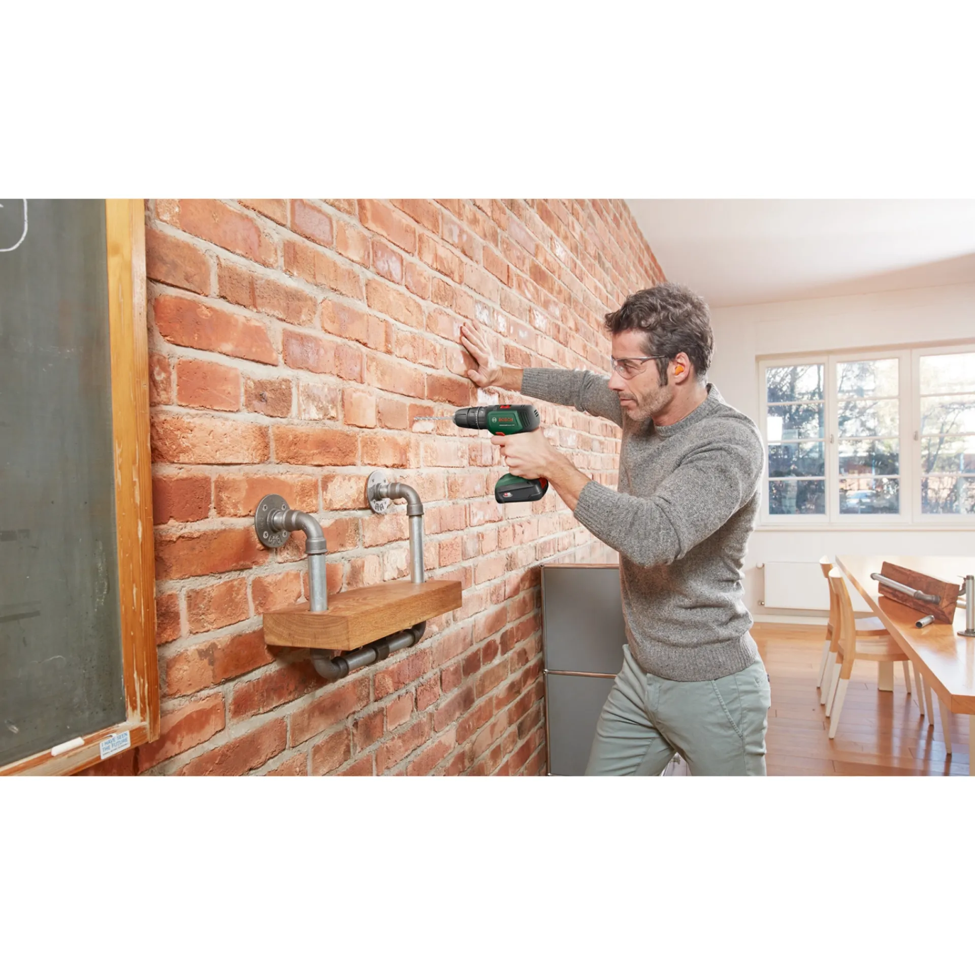 Best Bosch UNIVERSAL IMPACT 18V SLAGBOREMASKINE AKKU MED BATTERI OG LADER