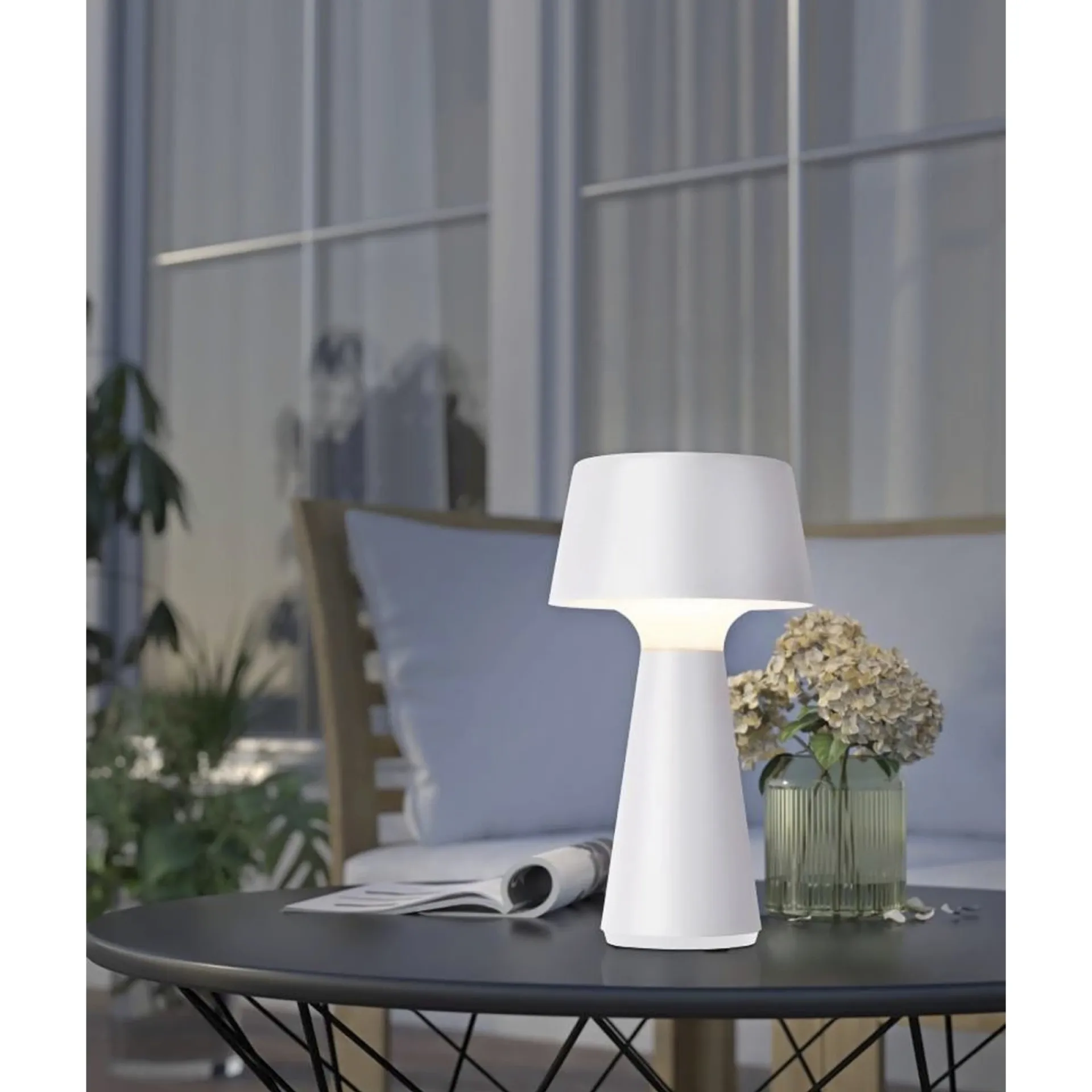 New Eglo DÆMPBAR GENOPLADELIG BORDLAMPE HVID