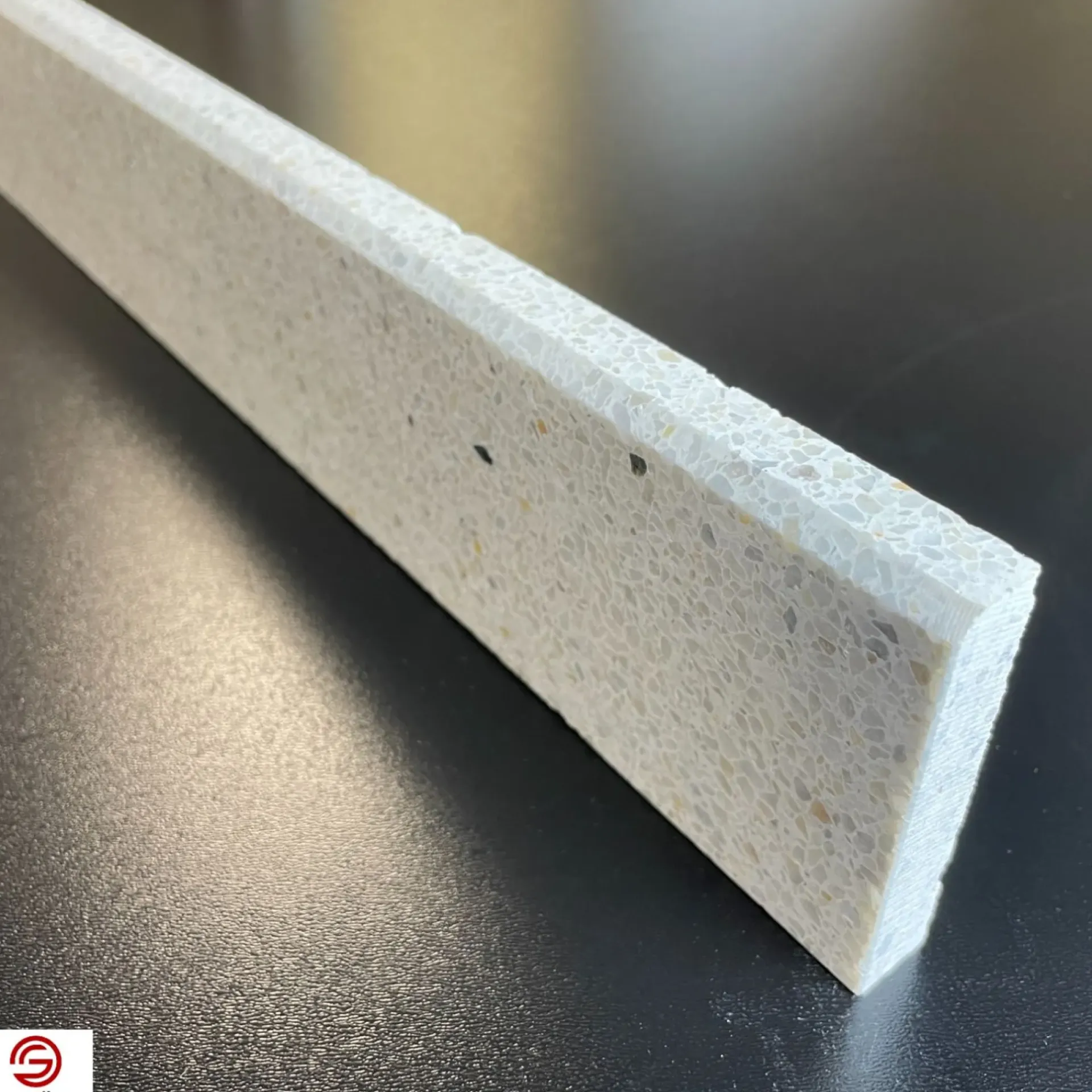Discount Granit.dk DUBAI TERRAZZOSOKKEL 7,5X40