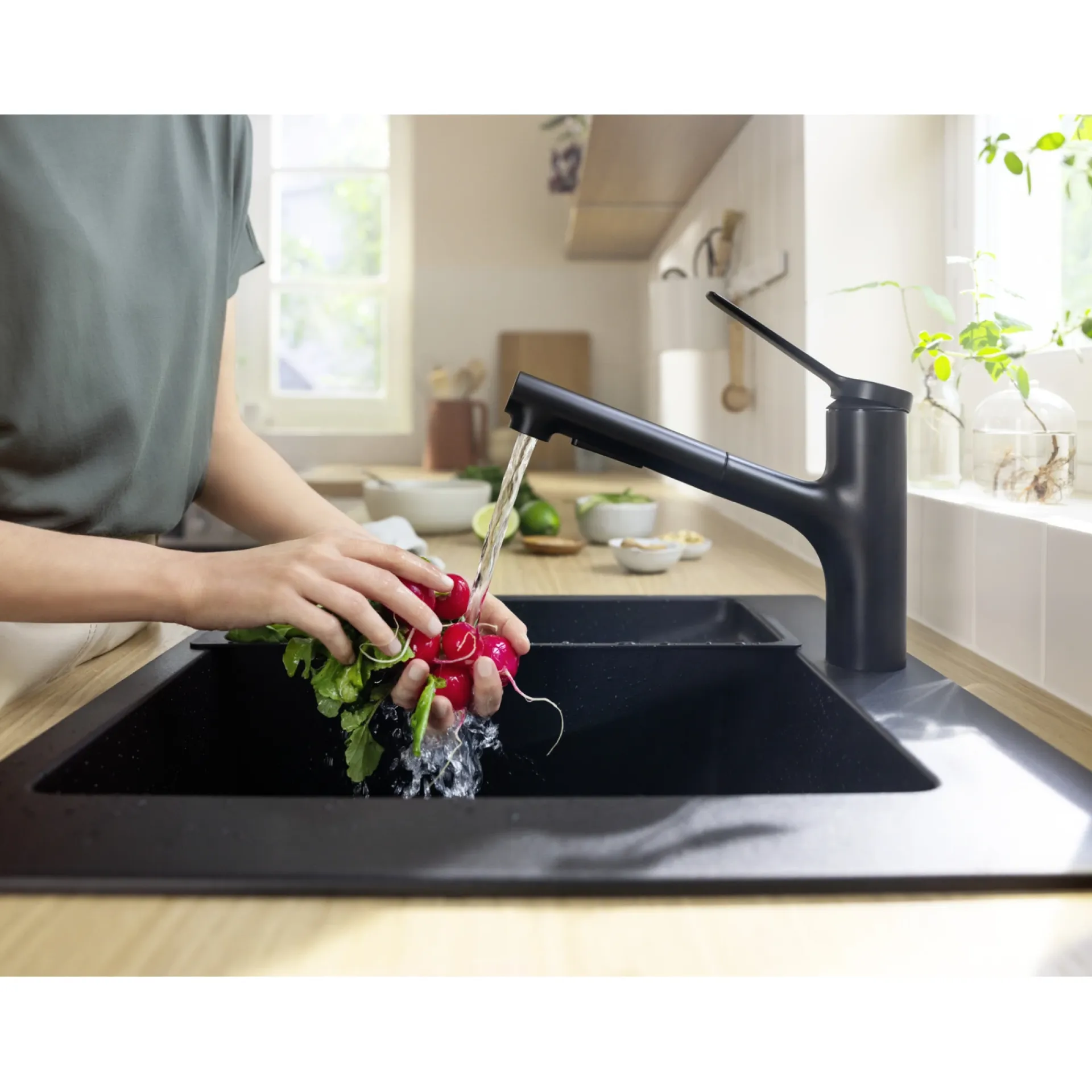 Best Hansgrohe ZESIS M33 150, 2-JET KØKKENARMATUR MAT SORT