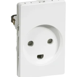 Outlet LK Fuga STIKKONTAKT HVID 1 1/2 MODUL M/JORD