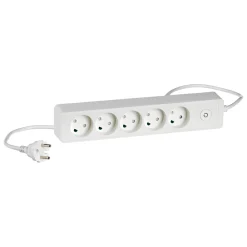 Clearance LK STIKDÅSE 5 UDTAG U/JORD M/AFBRYDER HVID 1,5 M KABEL
