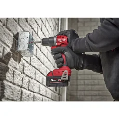 Sale MILWAUKEE M18 BLDDRC-402C BOREMASKINE AKKU MED BATTERI OG LADER