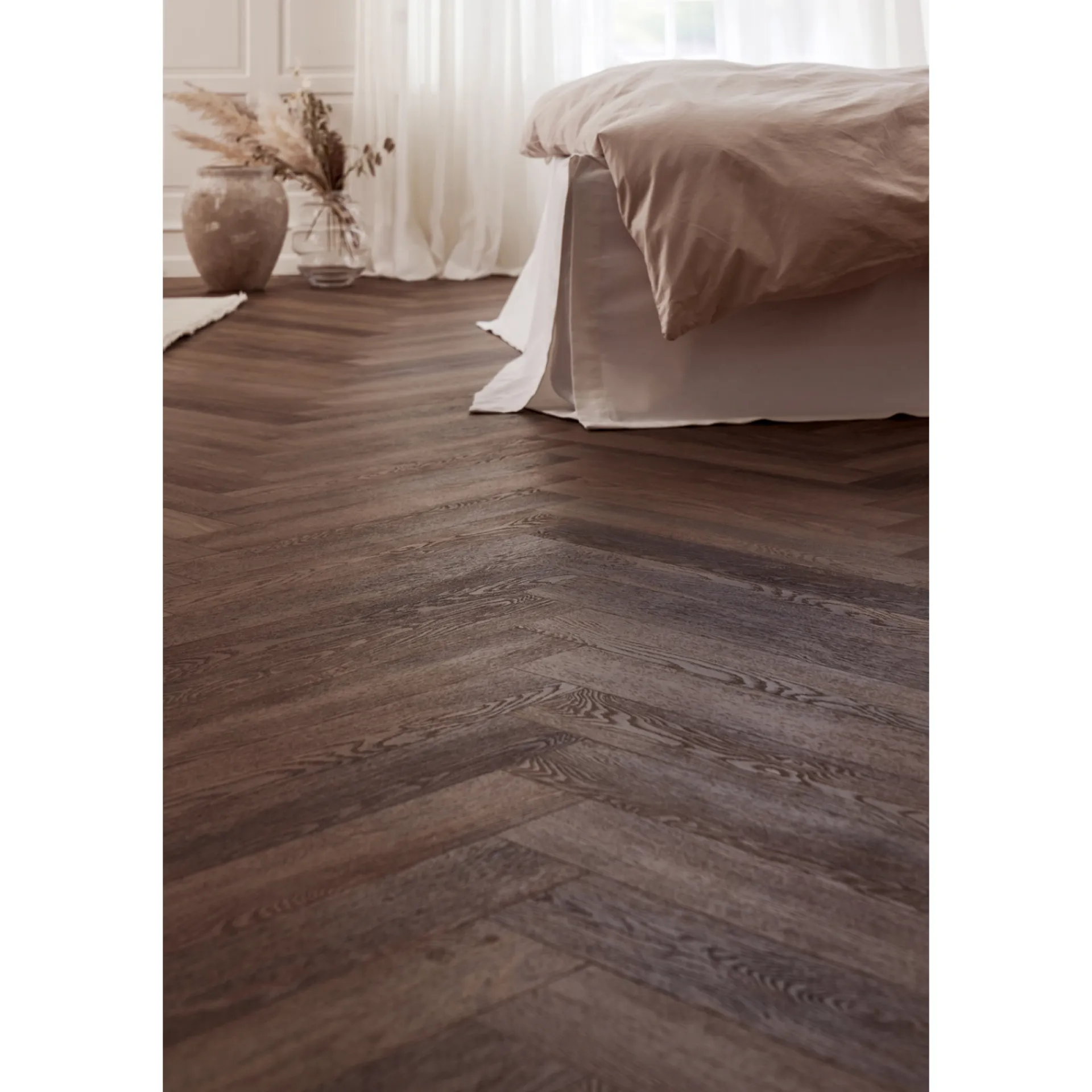 Sale NOVEGO SILDEBEN SMOKED OAK VINYLGULV MØRKEBRUN