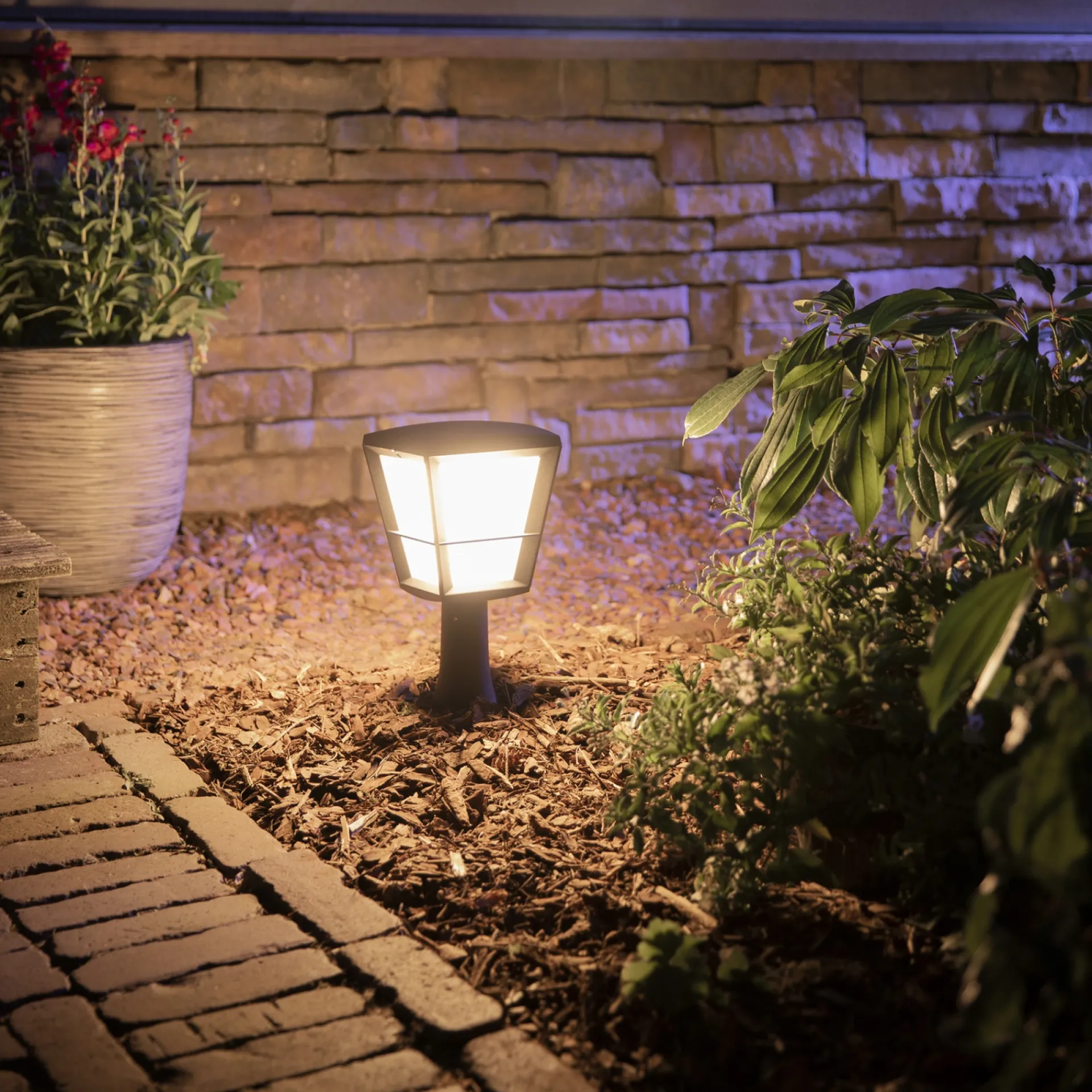Outlet Philips Hue WCA ECONIC BEDLAMPE SORT 32,2 CM