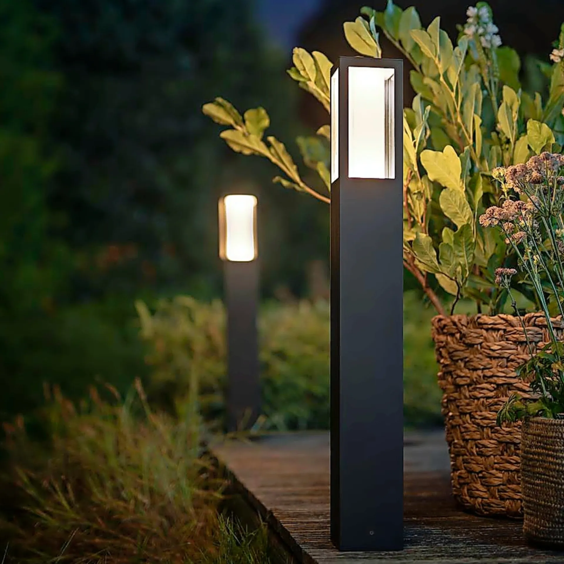 Discount Philips Hue WCA IMPRESS BEDLAMPE SORT 77 CM