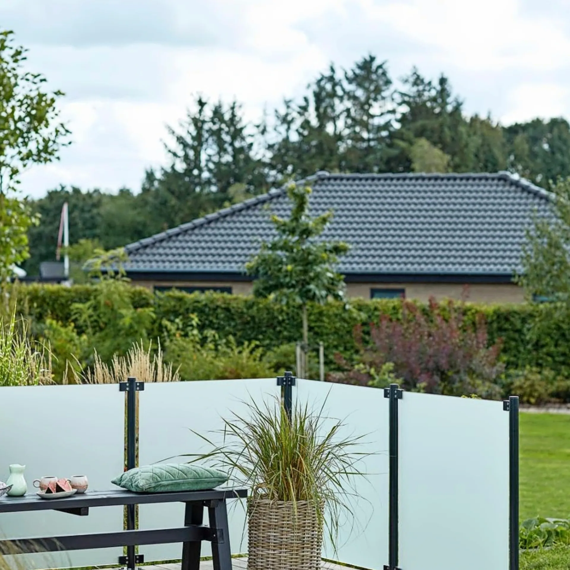 Online Plus STÅLSTOLPE VARMGALVANISERET OG PULVERLAKERET GRÅSORT 4.24 X 4.24 X 96 CM