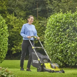 New Ryobi PLÆNEKLIPPER AKKU 18V MED BATTERI OG LADER