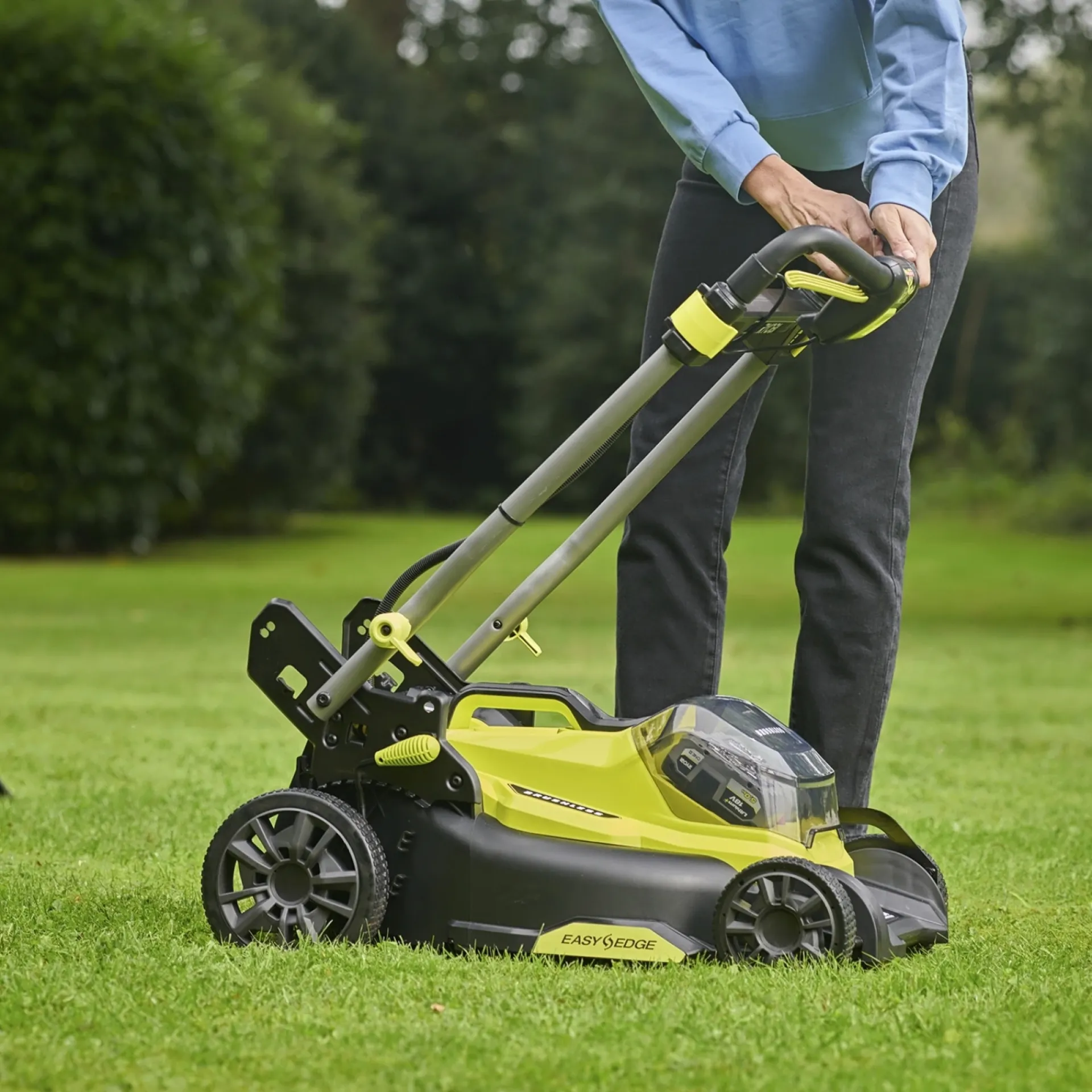 New Ryobi PLÆNEKLIPPER AKKU 18V MED BATTERI OG LADER
