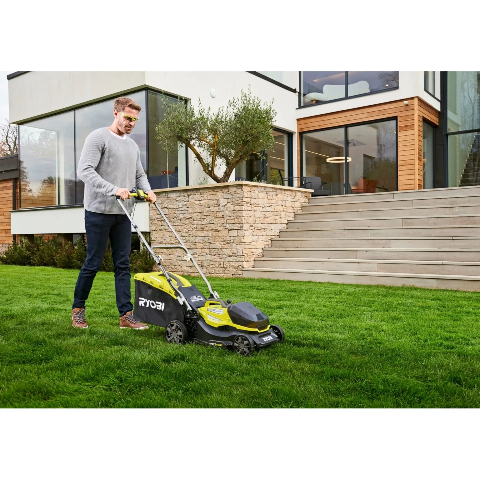 Online Ryobi PLÆNEKLIPPER AKKU 18V MED BATTERI OG LADER