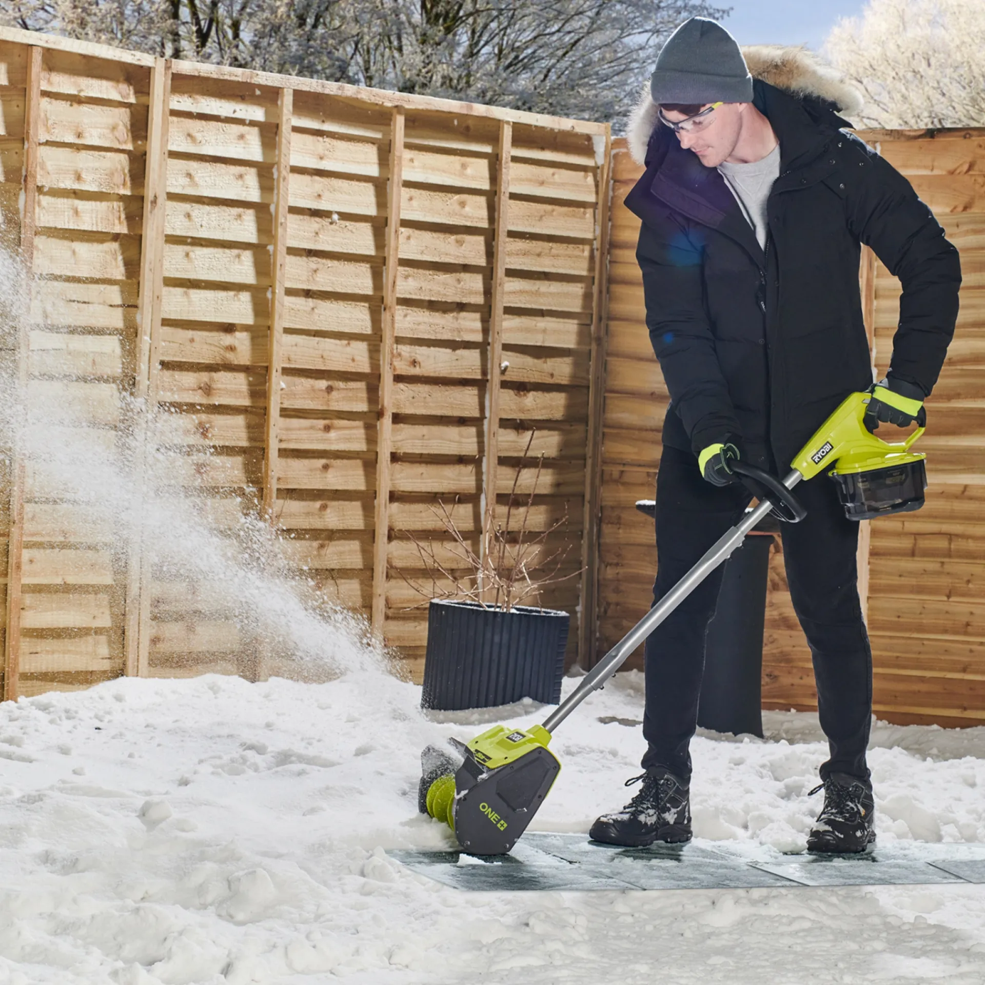 Online Ryobi SNESLYNGE AKKU 25 CM MED BATTERI OG LADER