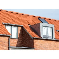 Clearance Swisspearl B7 BØLGEPLADE TEGLRØD HJ/HU = HJØRNEAFSKÆRING OG HULLER