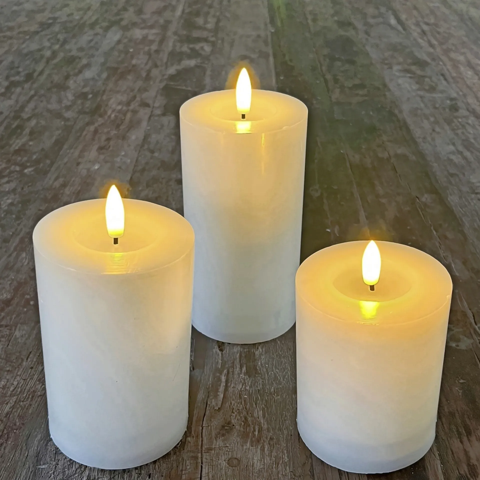 Outlet Veli Line 3-PAK HVIDE Ø7,5X10+12,5+15 CM GENOPLADELIGE LED BLOKLYS